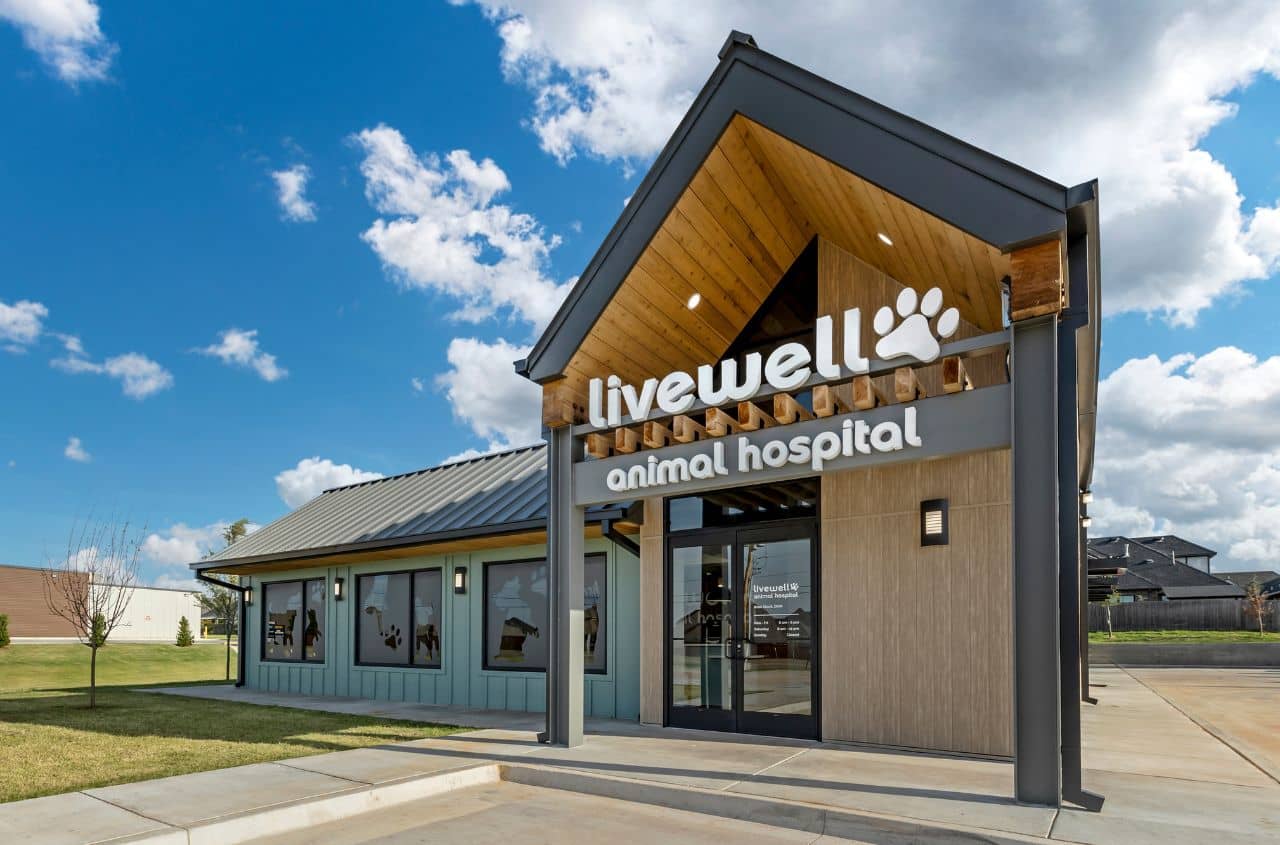 Outside view of Livewell Animal Hospital of Edmond on sunny day