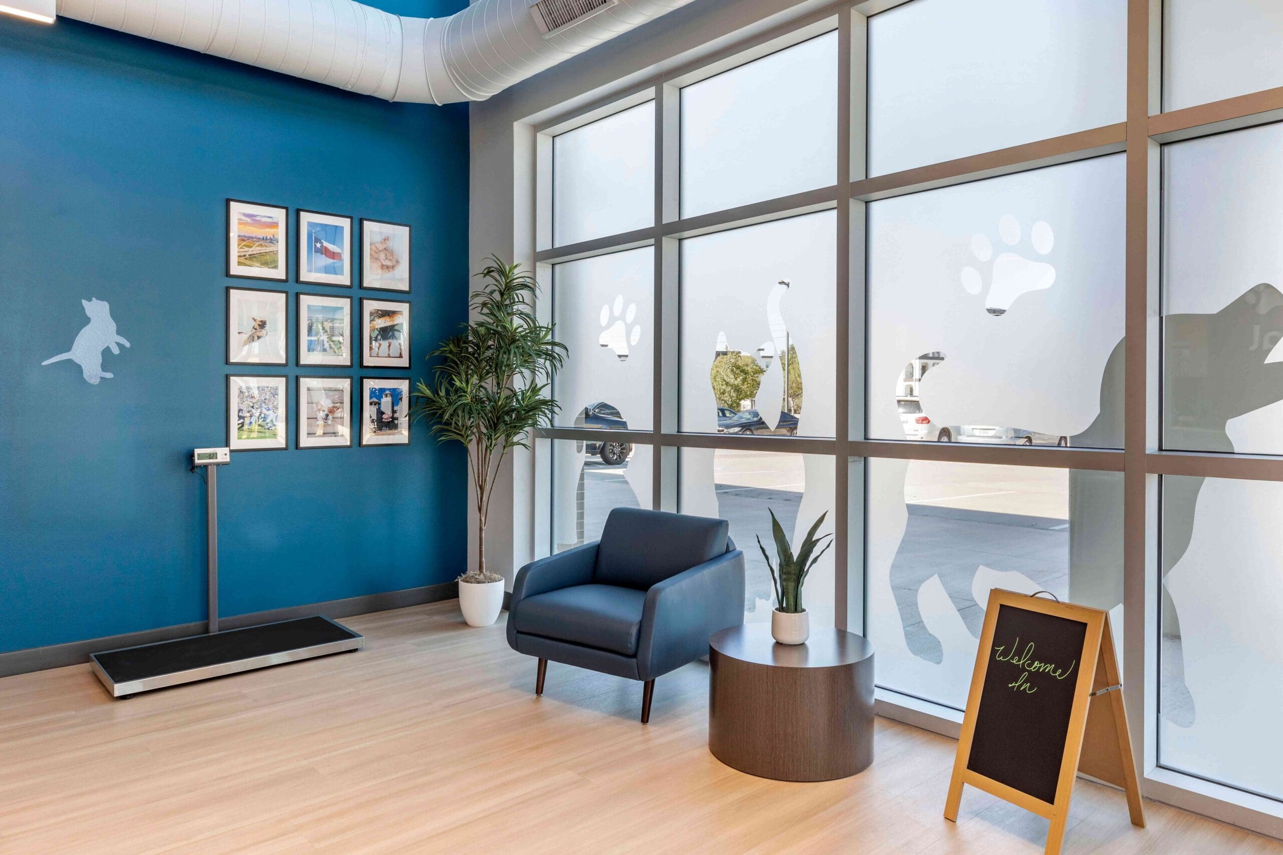 Open lobby area for clients to take a seat with a scale to weigh pets