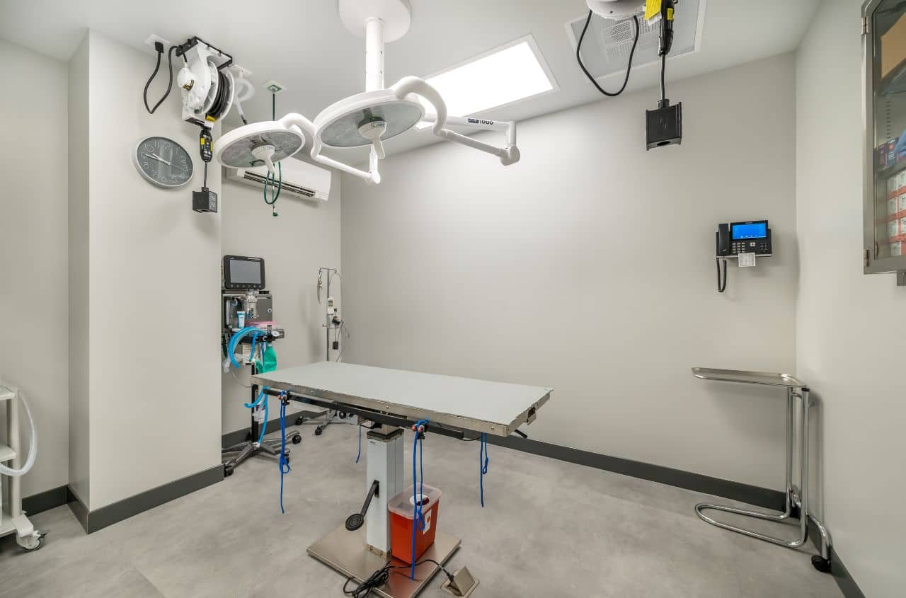 An empty surgical room with lights and respirator machines