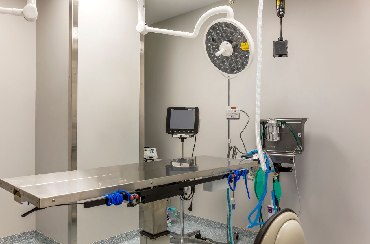 An empty and sterile view of the surgical room