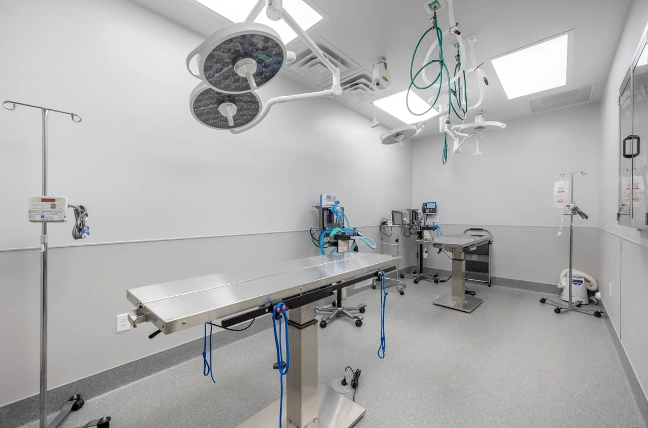 An empty and sterile surgical room